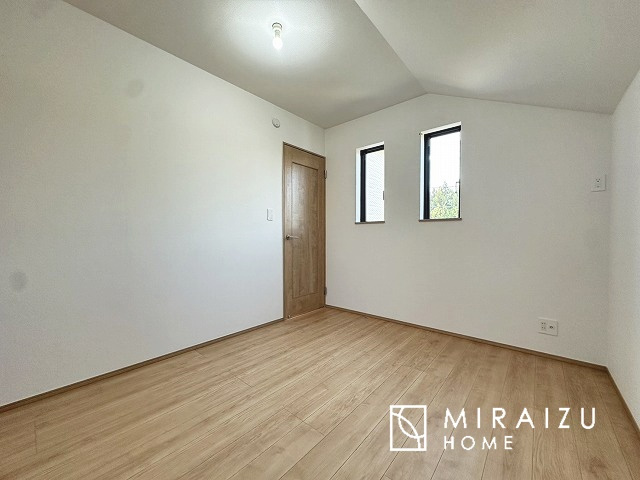 【子供部屋】 | 日当たりの良いお家は嬉しいですよね。それぞれ価値観が分かれる箇所です、実際に内覧して日当たりの心地よさをご体感下さいね♪