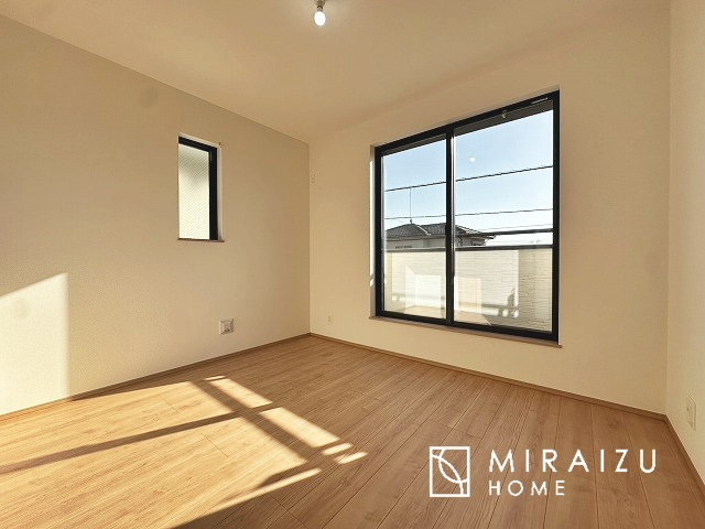 【洋室】 | 平日・休日問わず、いつでもご見学が出来ます♪☆実際に見て、触れて感じる安心のお住まい探しを体験して下さい♪☆物件情報だけでなく、地域の特色などなどエリア情報もお伝え出来たら嬉しいです♪