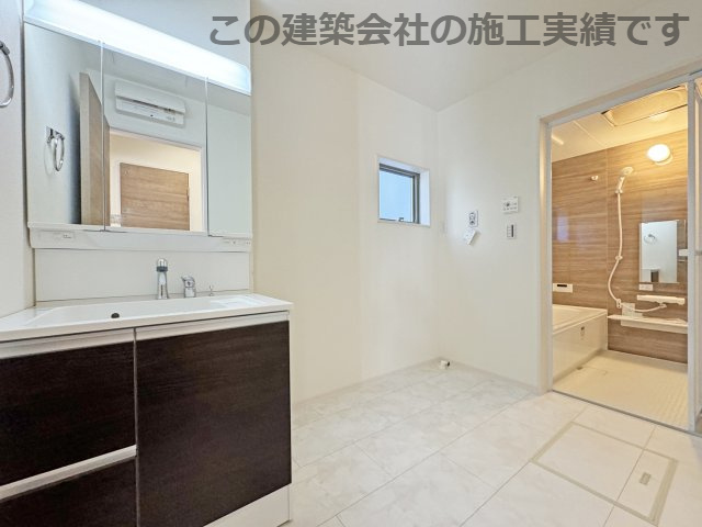 耐震+高品質でローコストの家：上東 限定1棟 の独立洗面台|洗面脱衣　