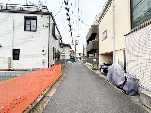 中野区野方1丁目　建築条件無し売地　全3区画の前面道路含む現地写真|2025.11.02撮影

現地ご見学希望・資料請求などお気軽にお問い合わせ下さい！
03-5990-5201