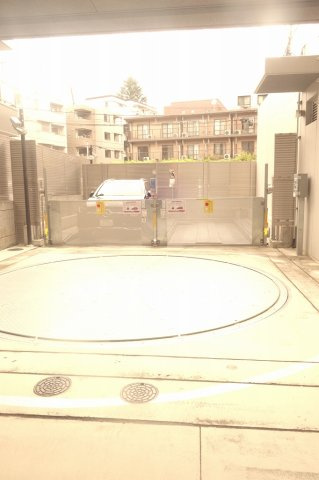 ザ・パークハウス赤羽フロントの駐車場