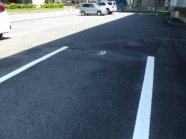 六東苑の駐車場
