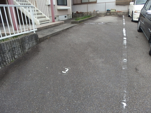 アネックス緑丘Ⅲの駐車場