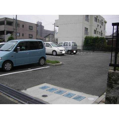 バリュージュカスヤの駐車場
