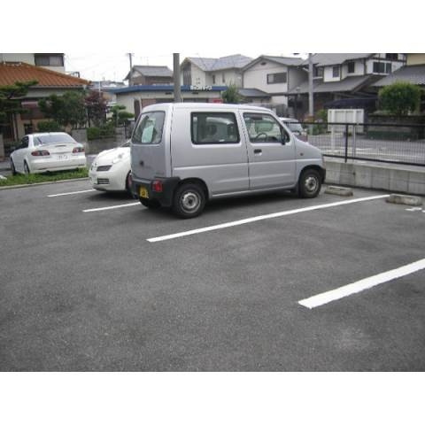 バリュージュカスヤの駐車場