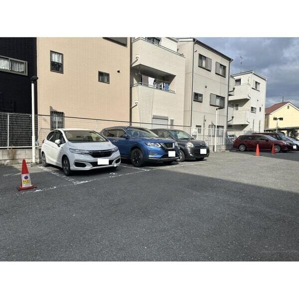 カーサ・ソレアードの駐車場