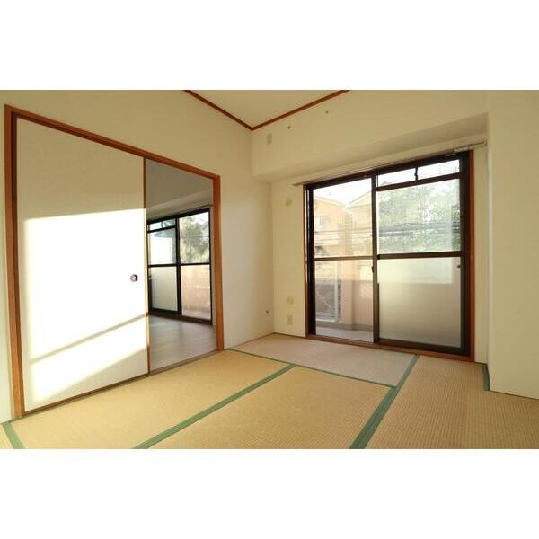 カーサ・ソレアードの和室