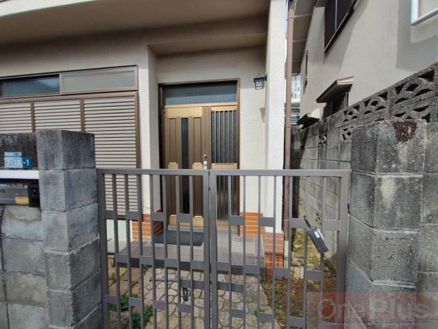 御影郡家２丁目貸家（東側）のエントランス