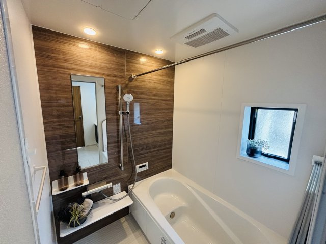 GRAFARE瀬戸市品野町5期｜名古屋市の戸建ならホームアップの独立洗面台|【売主施工例】三面鏡で朝の身支度に最適