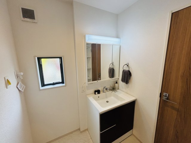 GRAFARE瀬戸市品野町5期｜名古屋市の戸建ならホームアップのトイレ|【売主施工例】2か所にトイレを完備。混み合う朝や来客時も安心の設計！