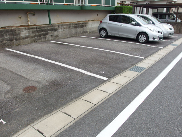 メゾンひかりの駐車場