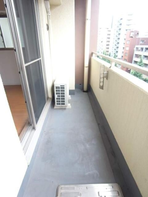 ジュネ本郷のバルコニー