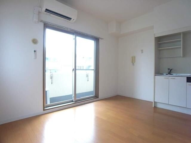 ジュネ本郷の居間・リビング