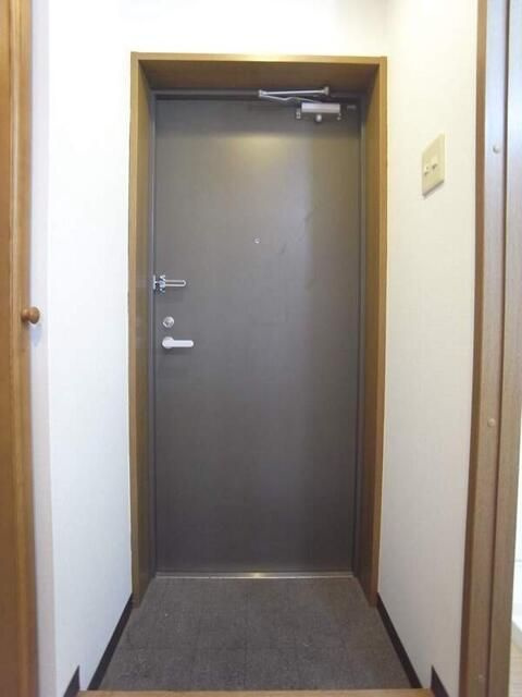 ジュネ本郷の玄関