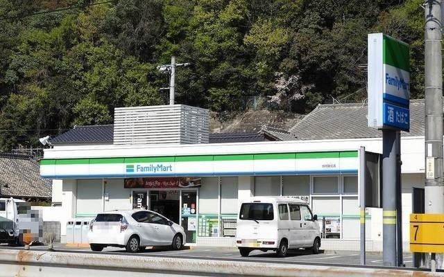 ソレアード・カーサＡの周辺|ファミリーマートまで200m