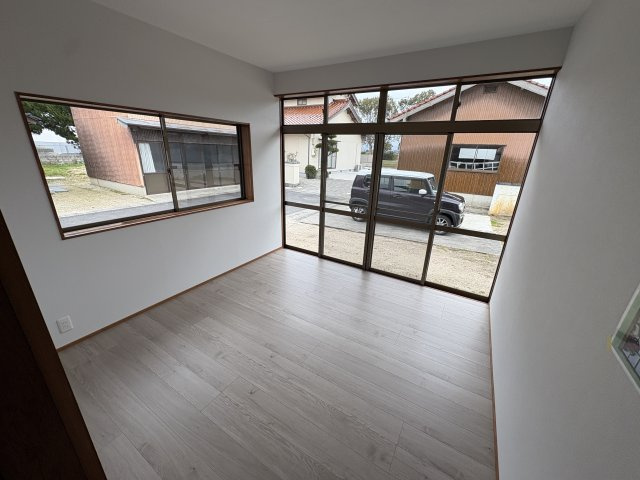出雲市東福町の中古一戸建の洋室|フローリング上貼り