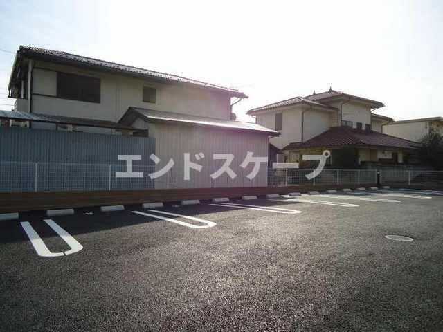 ルチアーノの駐車場|高崎、前橋のお部屋探しはエンドスケープまで！お客様の理想お聞かせ下さい♪