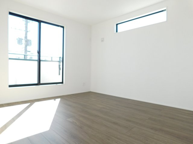 名古屋市西区見寄町の新築一戸建の洋室|◇洋室◇　　南面で明るい洋室７．２５帖　ウォークインクローゼット完備♪　バルコニー付き！