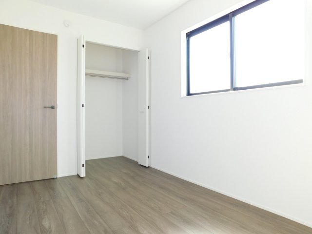 名古屋市西区見寄町の新築一戸建の洋室|◇洋室◇　　明るい洋室５．０帖　全居室収納完備♪　