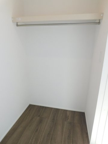 名古屋市西区見寄町の新築一戸建の収納|◇大容量ウォークインクローゼット◇　　大きな荷物もしっかり収納できます！　