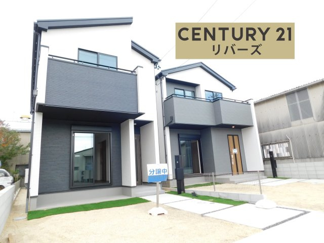 名古屋市西区見寄町の新築一戸建の外観|☆残り１棟☆　　いつでもご案内出来ます♪（お問合せ当日、平日、水曜、夜間もＯＫ）　南面道路！　敷地４０坪超！　駐車最大４台ＯＫ！　南に広い庭付き♪　スーパーやコンビニ、小・中学校など周辺環境充実♪