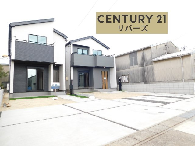 名古屋市西区見寄町の新築一戸建の前面道路含む現地写真|☆残り１棟☆　　いつでもご案内出来ます♪（お問合せ当日、平日、水曜、夜間もＯＫ）　南面道路！　敷地４０坪超！　駐車最大４台ＯＫ！　南に広い庭付き♪　スーパーやコンビニ、小・中学校など周辺環境充実♪