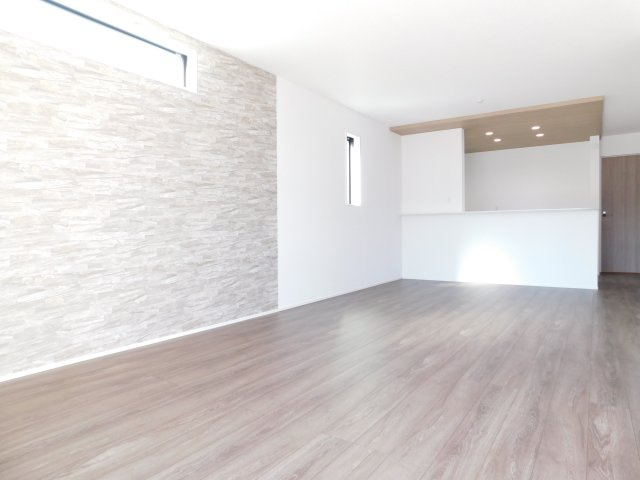 名古屋市西区見寄町の新築一戸建の居間・リビング|◇リビング◇　　南面で明るいリビング１８．７５帖　リビング全体が見渡せる折下天井のオシャレな対面キッチン♪　　