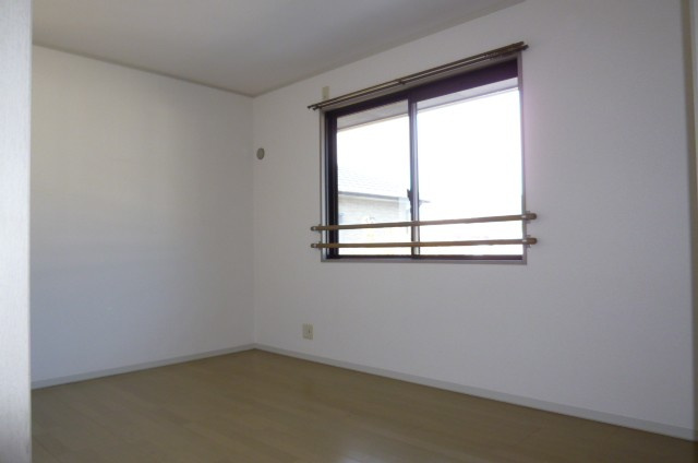 エステート宗崎【10,000円キャッシュバック対象物件】の内装|明るい室内です