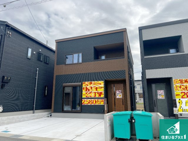 24(土)25(日)現地説明会　貝塚市東山　未入居　限定1邸の外観|安心の10年保証！外観を美しく保ち、雨水で汚れを落とします！気になることがありましたら、お気軽にお問い合わせください！