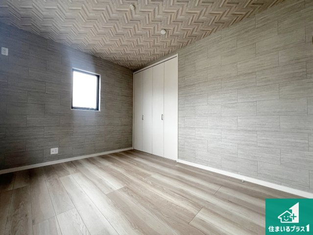 24(土)25(日)現地説明会　貝塚市東山　未入居　限定1邸の洋室|シンプルな洋室は、自分好みのインテリアが楽しめます♪ご家族とインテリアや家具を選びに行くのは購入時の醍醐味の一つです。ぜひお楽しみください♪