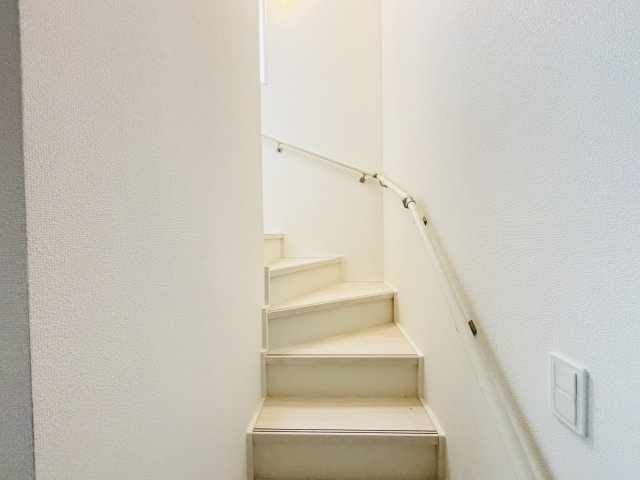 GRAFARE瀬戸市品野町5期｜名古屋市の戸建ならホームアップの内装|安心・安全の手すり付き階段