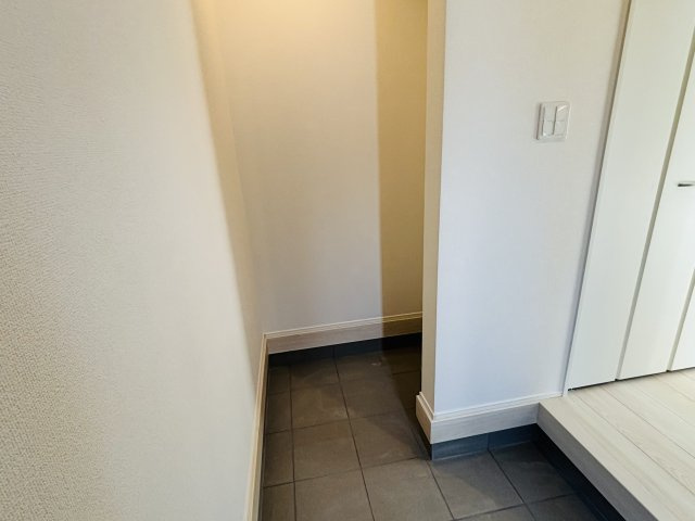 GRAFARE瀬戸市品野町5期｜名古屋市の戸建ならホームアップの収納|ベビーカーなども置けるシューズインクローゼット