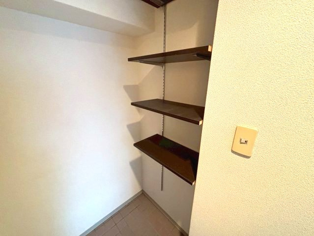 アルファビルのその他