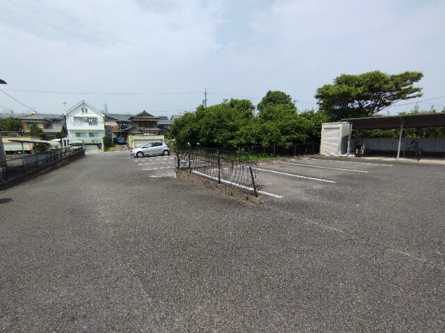 グリーンモアⅡの駐車場
