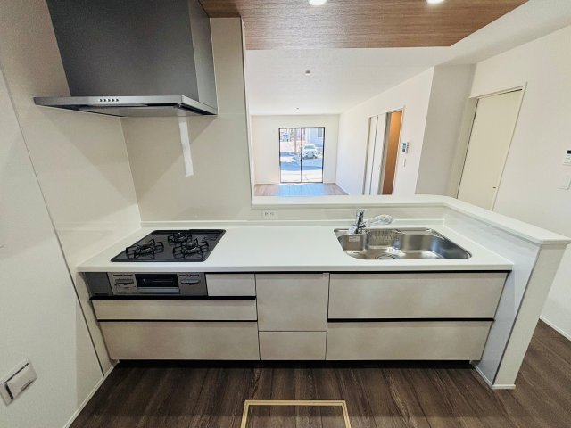 GRAFARE瀬戸市品野町5期｜名古屋市の戸建ならホームアップのキッチン|【売主施工例】お子様を見守りながらお料理ができるオープン対面キッチン