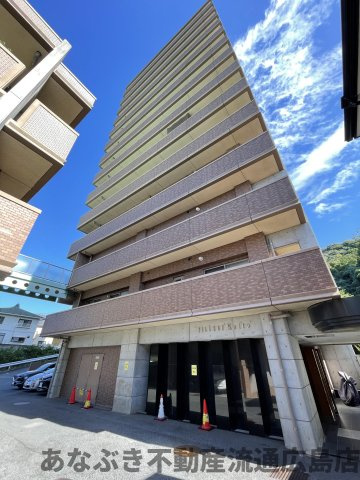 ヴィラージュ海田「緑彩の街」の外観|「南幸町」バス停徒歩3分。専有面積91.07㎡の4LDK、室内リフォームでさらにキレイになりました！