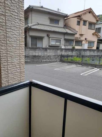 エテルノのバルコニー|外からの目が気にならないバルコニーで洗濯物が干せます