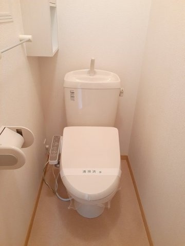 メゾン山中　Ｂのトイレ|落ち着いた色調のトイレです