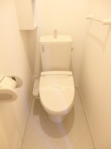 ラ・リューア　Ｄのトイレ|落ち着いた色調のトイレです