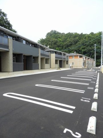 サンシャインＢの駐車場|車をお持ちの方に嬉しい駐車場付きの物件です