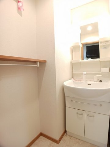 モン・ラヴィールＡの洗面所|広い洗面スペース