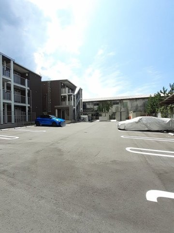 ソレイユ　Ｂの駐車場|駐車場があるので、車を買う予定の方も安心です