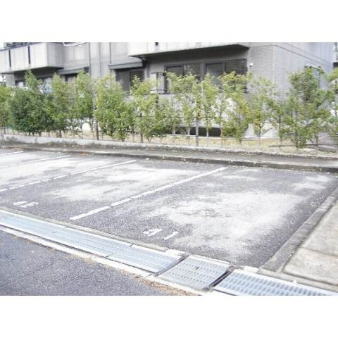 ハートホーム山本Ｄの駐車場