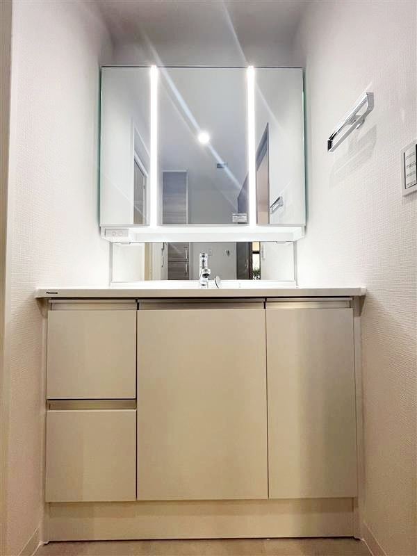 レーベン横濱鶴ヶ峰テラスの独立洗面台