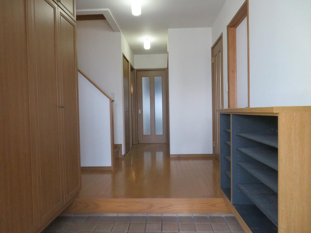 船橋本町1丁目　中古一戸建ての玄関|シューズボックス
■物件内覧・資金計画相談・住宅ローン相談、リフォーム相談、お問合せ受付中■
※当日・翌日のご内覧、ご相談はお電話でのお問合せがスムーズです！