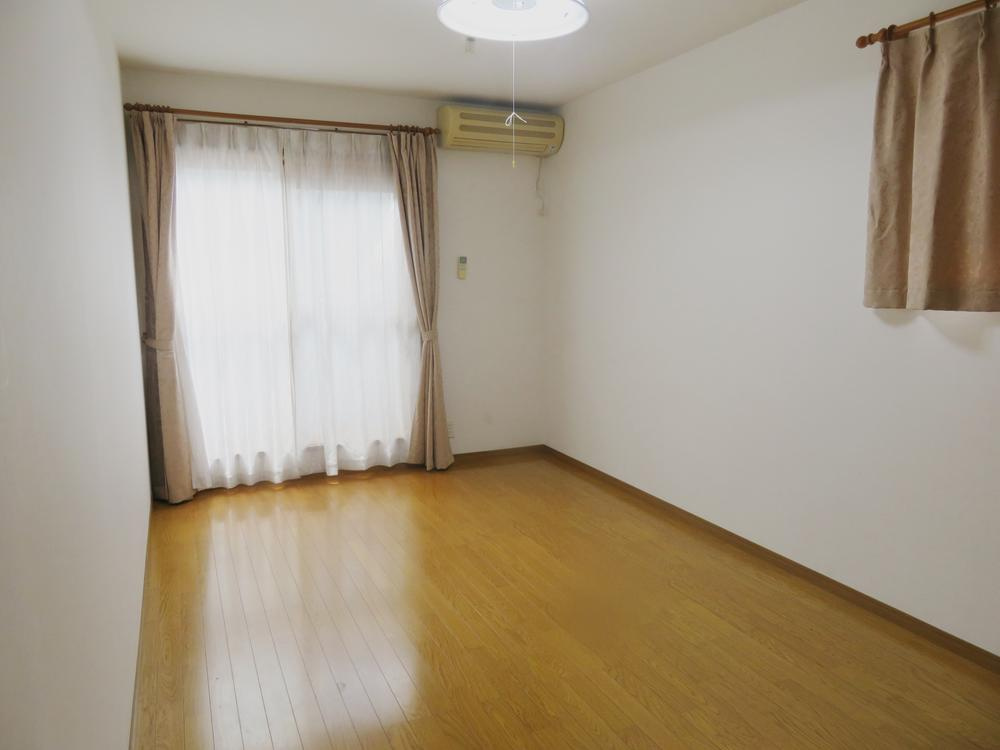 船橋本町1丁目　中古一戸建ての子供部屋|洋室7.5帖
■物件内覧・資金計画相談・住宅ローン相談、リフォーム相談、お問合せ受付中■
※当日・翌日のご内覧、ご相談はお電話でのお問合せがスムーズです！