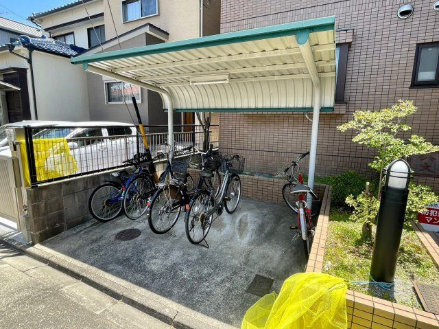 シャトレ大堀のその他共用部分|自転車置き場です