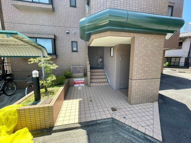 シャトレ大堀のエントランス|ゆとりのあるエントランスです