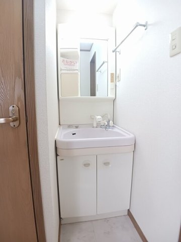 ラフィネメゾンの洗面所|脱衣スペースもあります