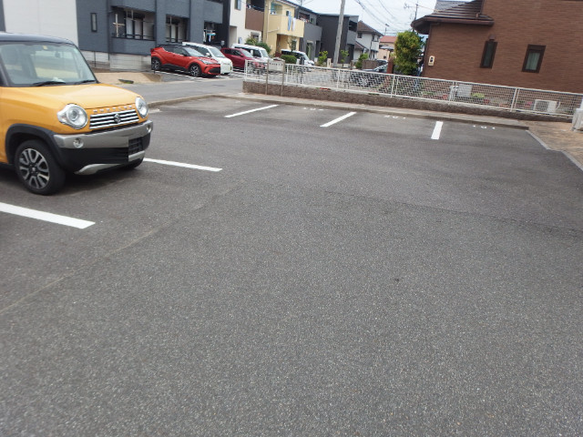 ティアラⅠ（Ｔｉａｒａ　Ｉ）の駐車場